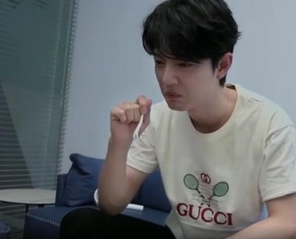 肖战|有一种“自律”叫肖战吃北京小吃，每样只吃一口，还嫌弃自己胖