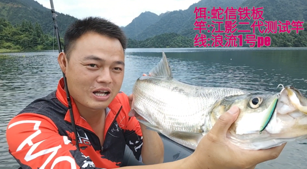 蛇信铁板竟然出现这种泳姿他怎么做到的