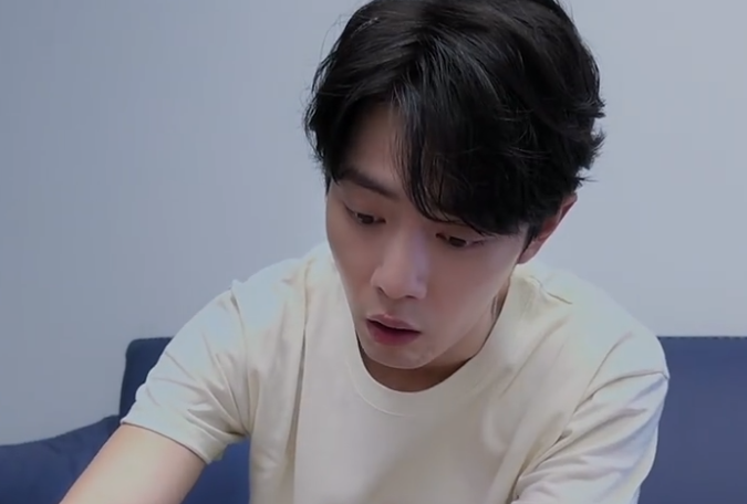 豆汁|肖战尝试北京特色食物，用一种汤形容豆汁，小动作亮了