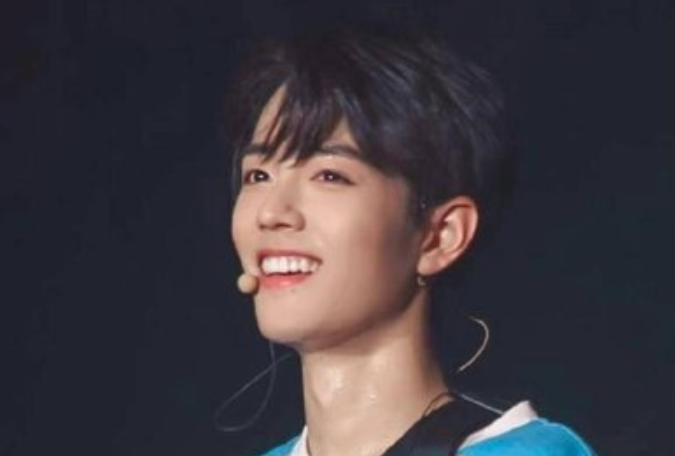 豆汁|肖战尝试北京特色食物，用一种汤形容豆汁，小动作亮了