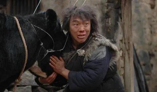 华谊兄弟|备受争议的《八佰》，华谊兄弟的背水一战