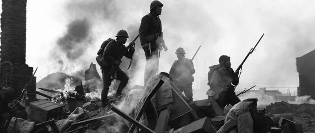 华谊兄弟|备受争议的《八佰》，华谊兄弟的背水一战