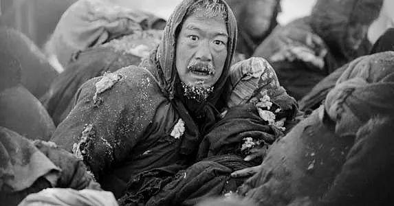 华谊兄弟|备受争议的《八佰》，华谊兄弟的背水一战