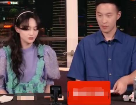 郑爽|郑爽直播情绪失控后续：已私信向男搭档道歉，猫妹妹的行为却惹争议