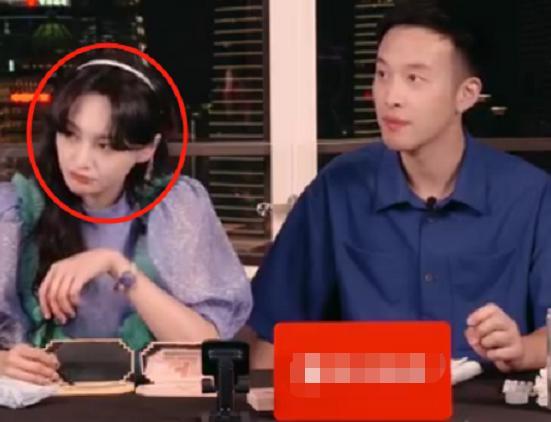 郑爽|郑爽直播情绪失控后续：已私信向男搭档道歉，猫妹妹的行为却惹争议
