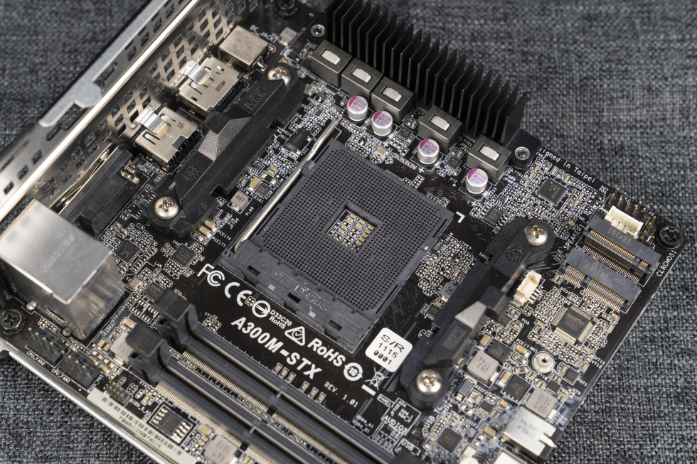 小主机有大用处华擎deskminia300装机评测