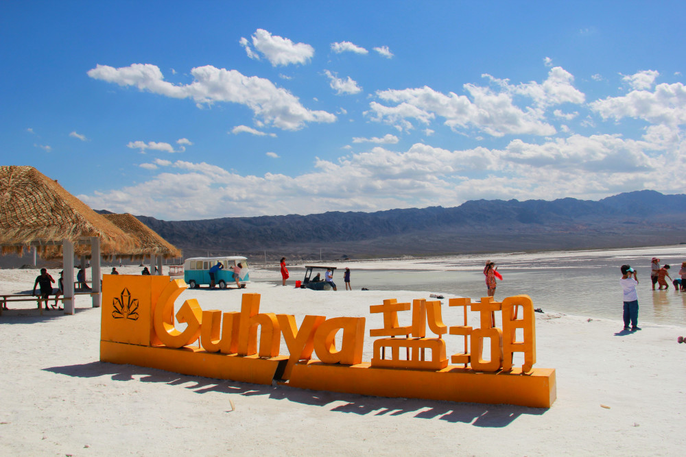 新疆行记达坂城盐湖景区天空之镜视觉色彩明丽的拍照圣地