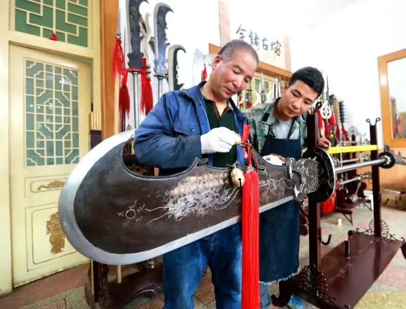 郭德纲|刀枪剑戟、斧钺钩叉……郭德纲说的十八样上古兵器，他纯手工复原！