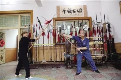 郭德纲|刀枪剑戟、斧钺钩叉……郭德纲说的十八样上古兵器，他纯手工复原！