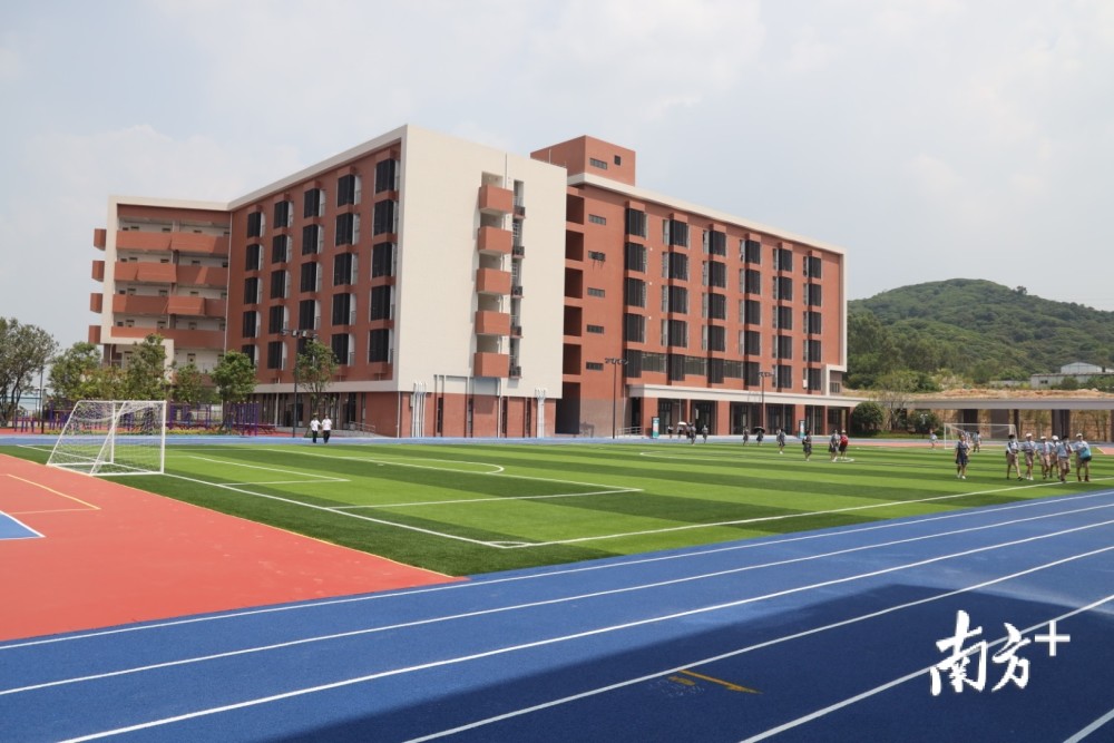 广铁一中天峰中学,铁英中学落成_腾讯新闻
