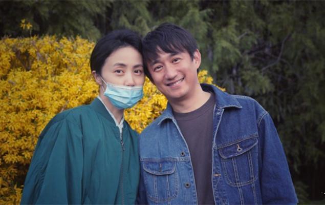 孙莉|孙莉晒与小女儿合照素颜超耐打，多妹靠妈妈怀中越长越像姐姐多多