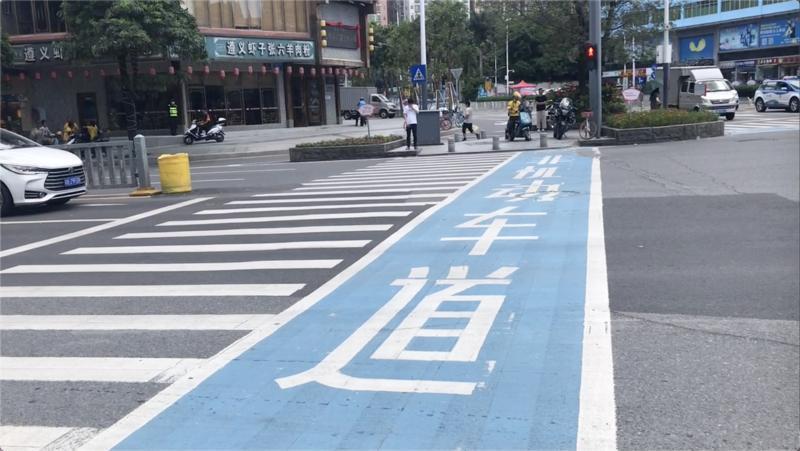 厦门人车分离斑马线上热搜?深圳龙华:我们这边也有哦,还是升级版的