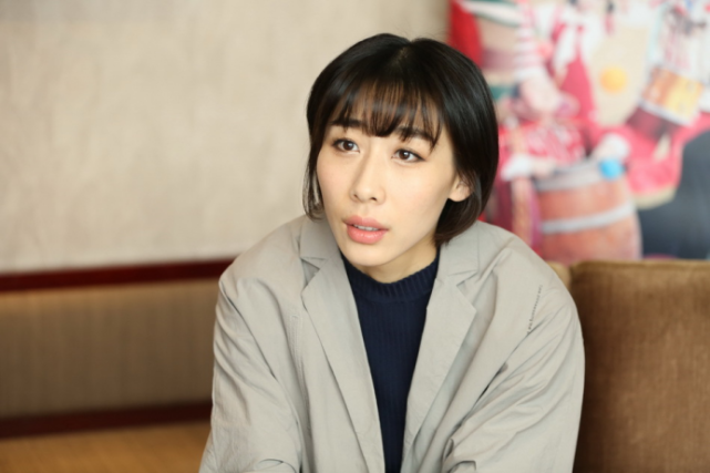 被称为娱乐圈"驴脸",28岁时凭实力走红,如今深陷绯闻无戏可拍