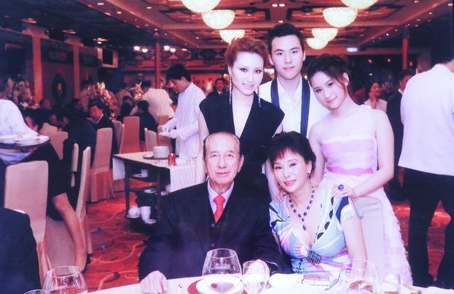 何超莲|何超莲谈家族内斗实情，家人们偶尔会有不愉快，自己从没想过当接班人