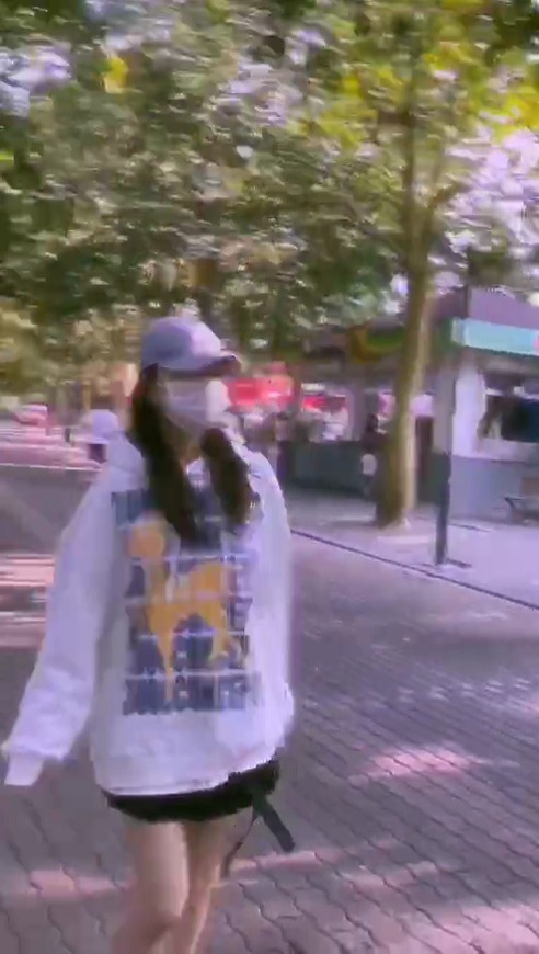 李小璐|李小璐陪甜馨游玩秀母女情，频繁更新动态疑期待重返荧屏