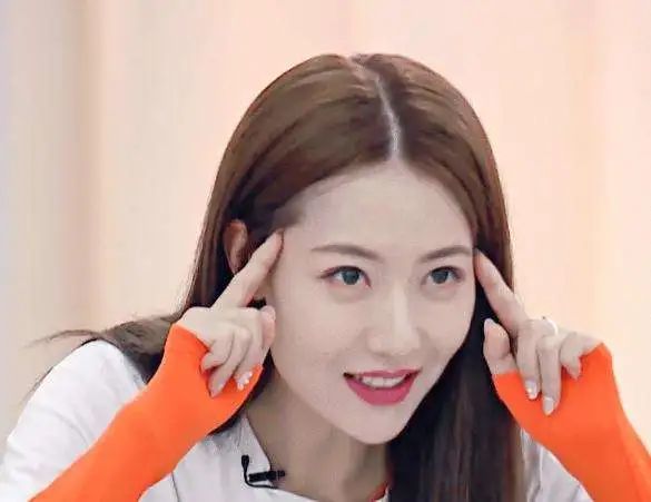 白冰|白冰，像极了班里的中等生