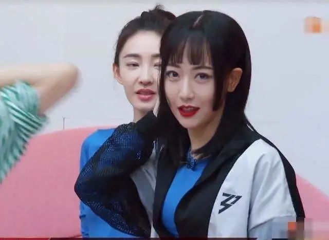 白冰|白冰，像极了班里的中等生