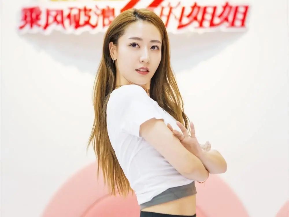 白冰|白冰，像极了班里的中等生