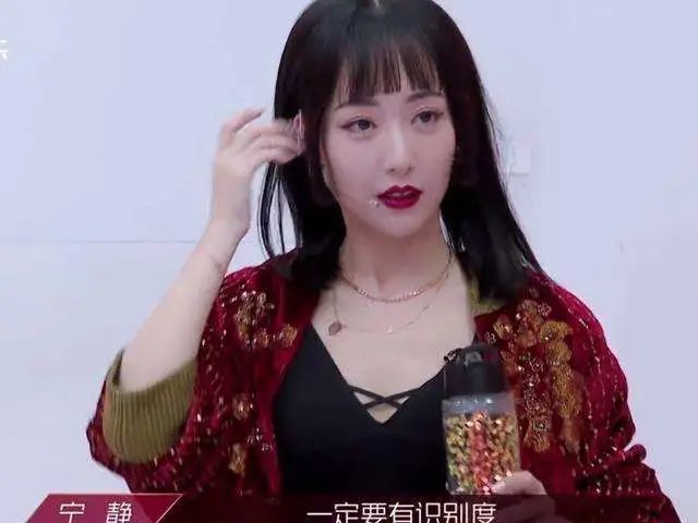 白冰|白冰，像极了班里的中等生