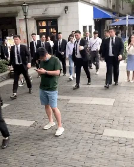 吴亦凡|不就是出个名，怎么就能拽成这样？！
