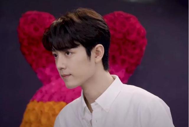 片场|肖战一现身就是流量，网友居然晒出他的片场寸头照，什么情况？