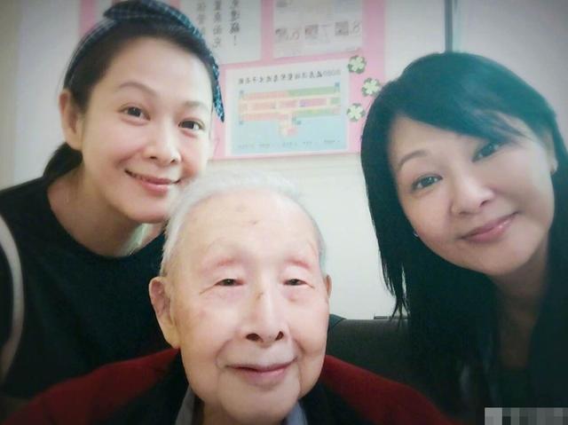 刘若英|刘若英父亲去世！离世时获三代同堂送别，家人评价其一生浪漫绅士