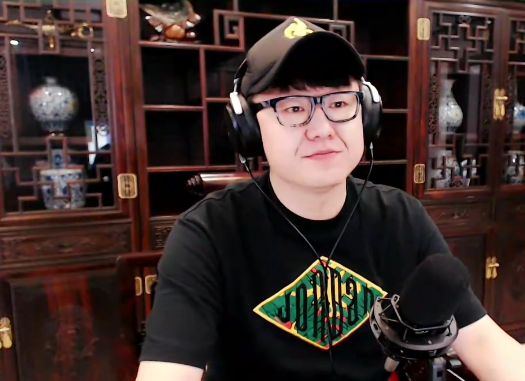 大佛欲卖掉奔驰大g车子太高进不了车库媳妇儿上车困难闹情绪