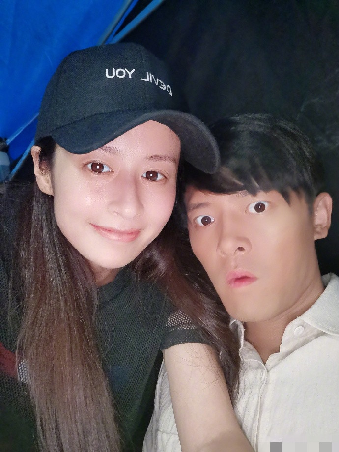 付辛博|颖儿与付辛博素颜同框撒糖，偷拍视角甜蜜满分，夫妻相越来越明显