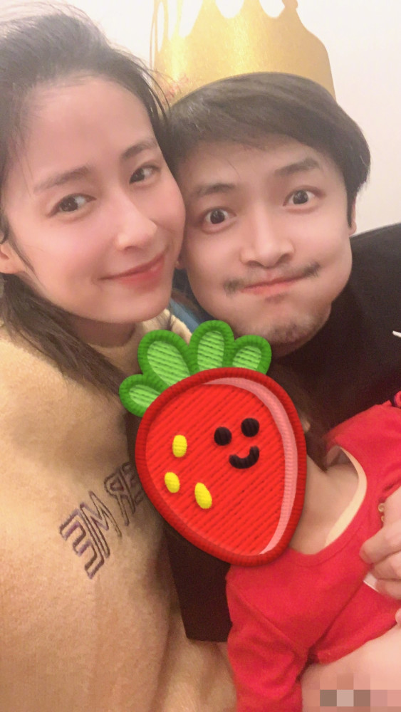 付辛博|颖儿与付辛博素颜同框撒糖，偷拍视角甜蜜满分，夫妻相越来越明显