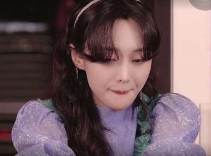 郑爽|沉寂1天后，郑爽首次回应直播争议：想做一个自己关注的主播