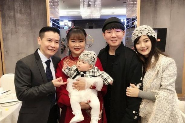郑宏伟|郑宏伟和王声闹翻以后，发文为卢鑫点赞，正式加入相声新势力了？