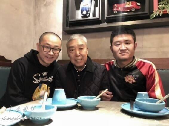 郑宏伟|郑宏伟和王声闹翻以后，发文为卢鑫点赞，正式加入相声新势力了？