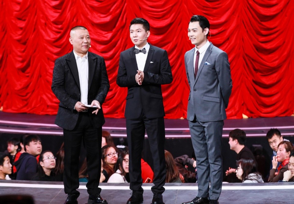 郑宏伟|郑宏伟和王声闹翻以后，发文为卢鑫点赞，正式加入相声新势力了？