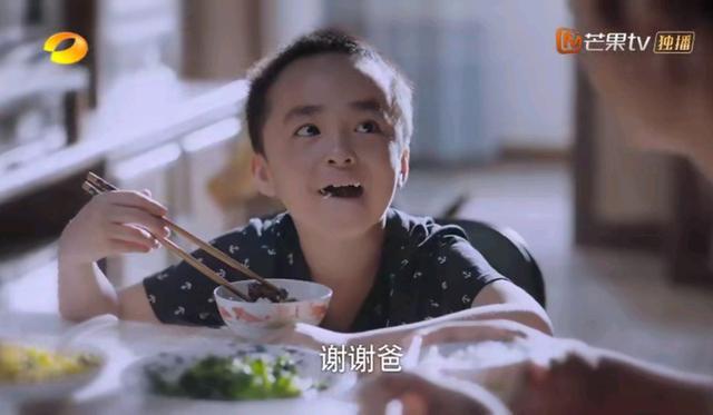 以家人之名|《以家人之名》当年收养子秋的真实原因，被李海潮不小心说漏了