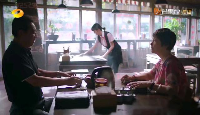 以家人之名|《以家人之名》当年收养子秋的真实原因，被李海潮不小心说漏了