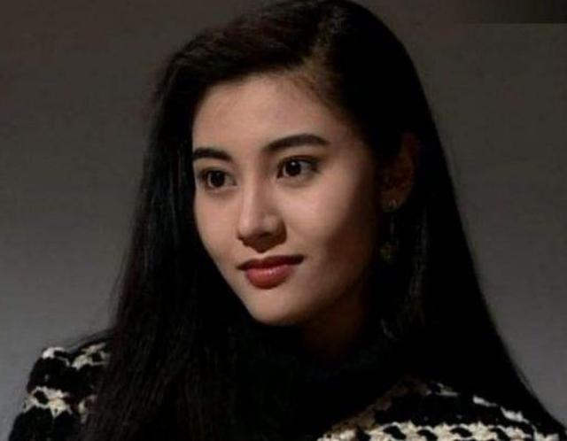 李嘉欣|欺负到何家头上了？赌王尸骨未寒，李嘉欣就嚣张跋扈挑衅何超琼！