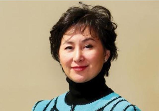 李嘉欣|欺负到何家头上了？赌王尸骨未寒，李嘉欣就嚣张跋扈挑衅何超琼！