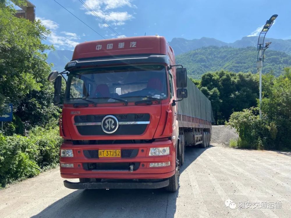 流动治超时查获雅安某物流公司车牌号川t37xxx货车恶性超限超载运输