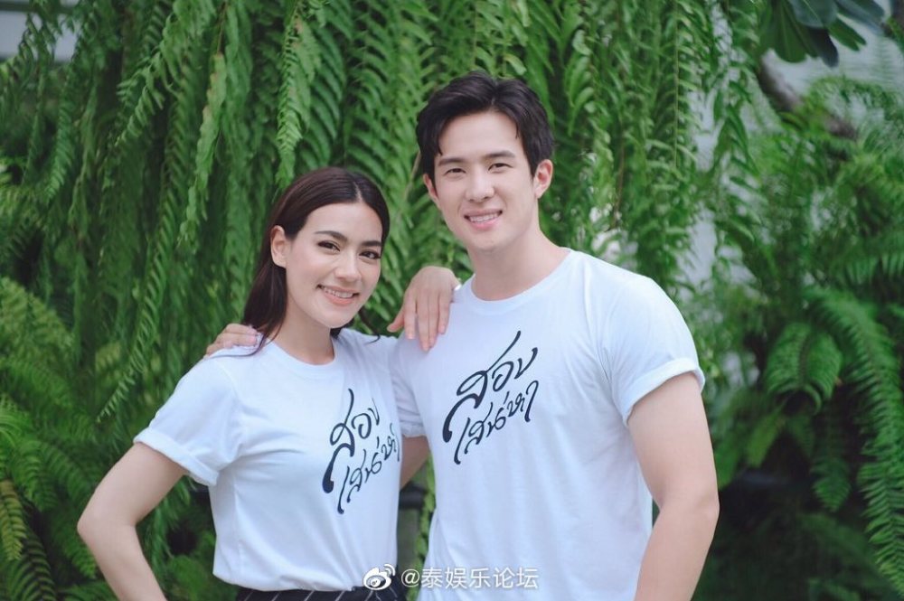 泰星kim新剧《双生花》杀青,与男友mark恩爱不减