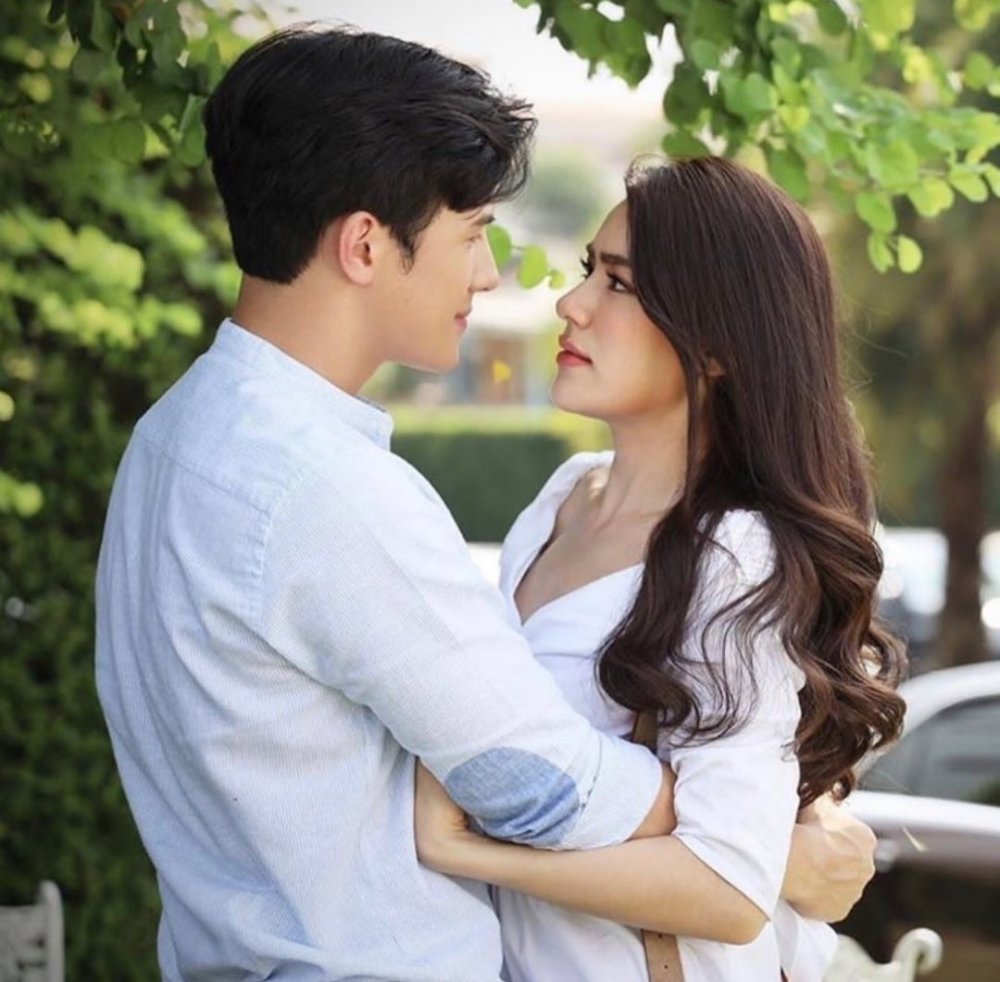 泰星kim新剧《双生花》杀青,与男友mark恩爱不减