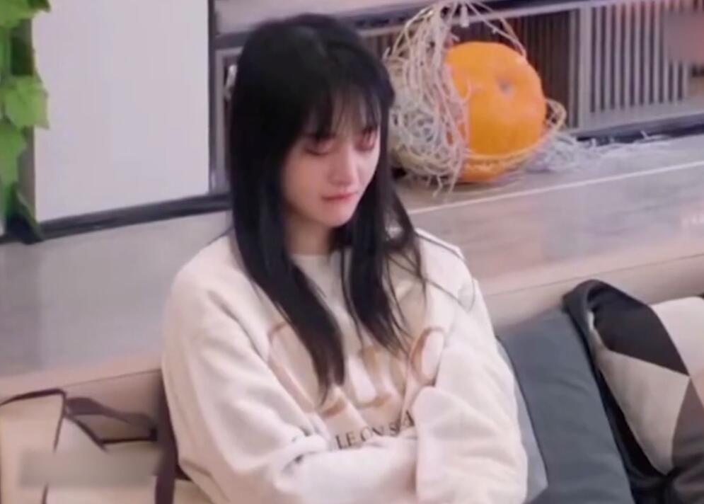 郑爽|郑爽的性格有多古怪？火被点着了 情绪说来就来 管你啥场合