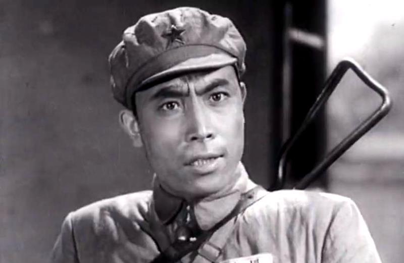 郭允泰饰演的侦察参谋刘明基机智,干练,英勇,为了彻底消灭敌人,率领