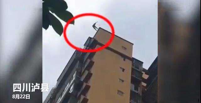 跳楼砸死父亲女生患抑郁症-WordPress极简博客