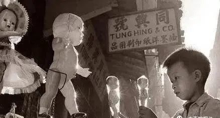 王小波|写了29年黄色小说的王小波撞墙身亡，葬礼无同行肯送