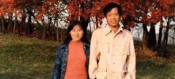 王小波|写了29年黄色小说的王小波撞墙身亡，葬礼无同行肯送