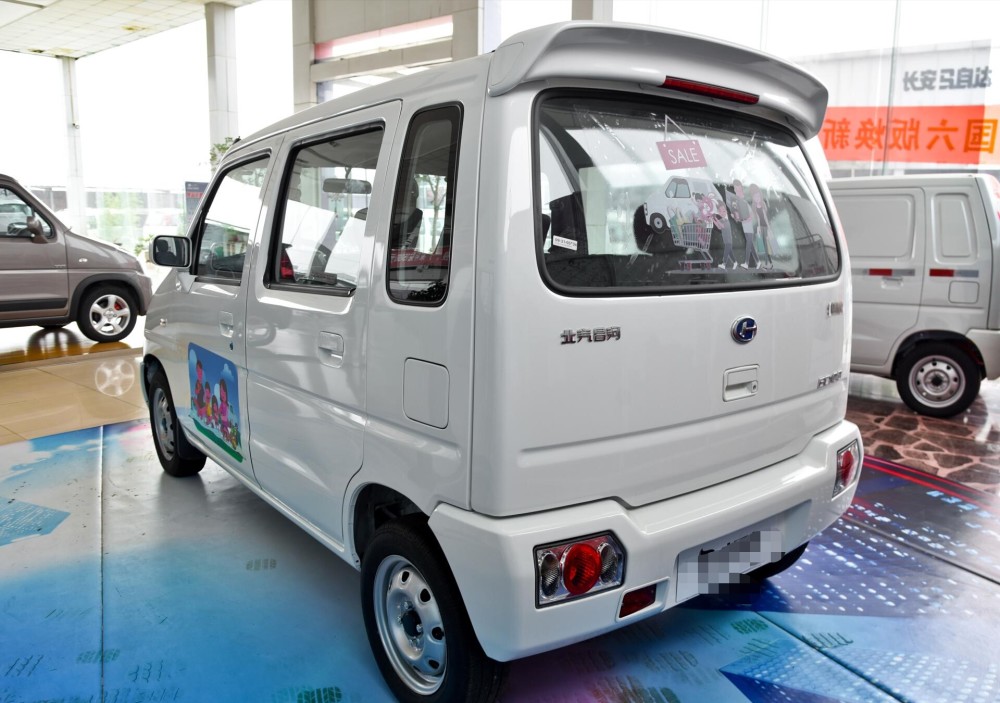 车辆动力方面,这台纯电动版的铃木北斗星使用了一台永磁同步电动机