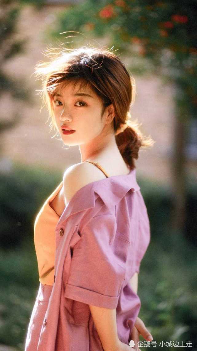 回眸一笑百媚生