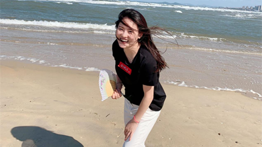 陈若琳,1992年出生,身高1米58,在她四岁时就到江苏省南通市儿童业余