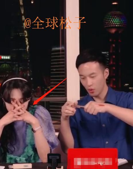 郑爽|郑爽情绪失控的原因找到了：销量“惨淡”被提醒，脸上挂不住了