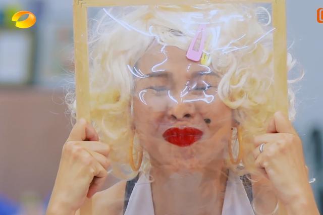 5个妻子挑战"脸撕保鲜膜",吉娜偏不,看她一个人干啥?无语了